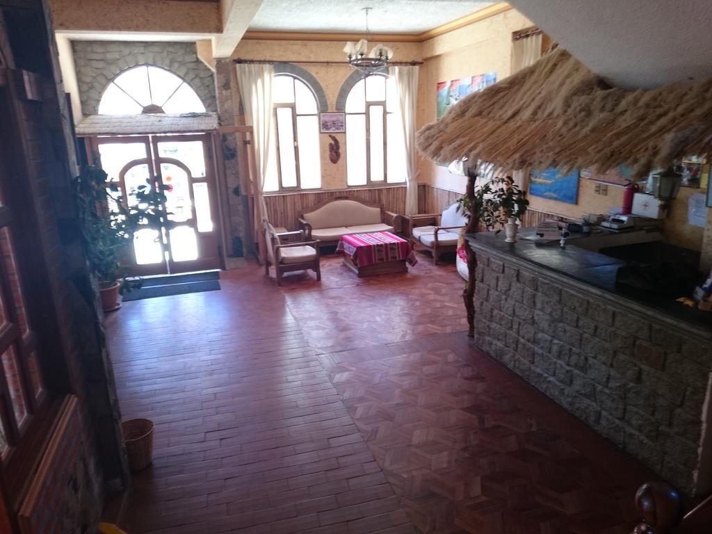 Hostal Real Los Andes Del Lago โกปากาบานา ภายนอก รูปภาพ
