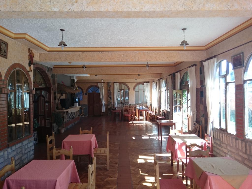 Hostal Real Los Andes Del Lago โกปากาบานา ภายนอก รูปภาพ