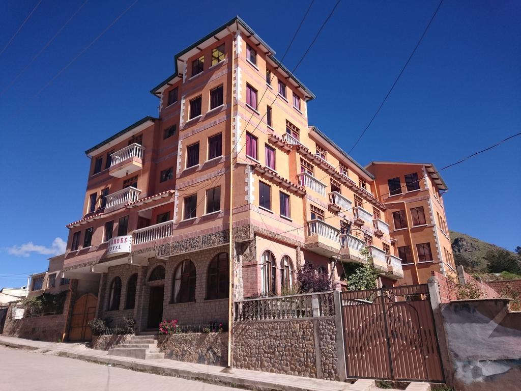 Hostal Real Los Andes Del Lago โกปากาบานา ภายนอก รูปภาพ