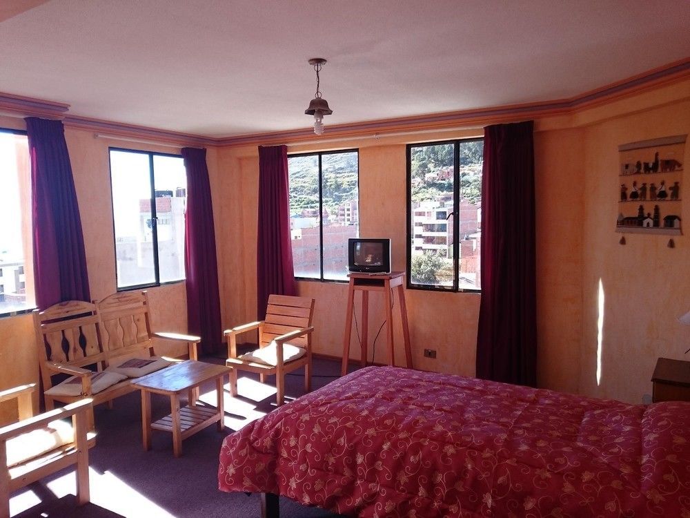 Hostal Real Los Andes Del Lago โกปากาบานา ภายนอก รูปภาพ