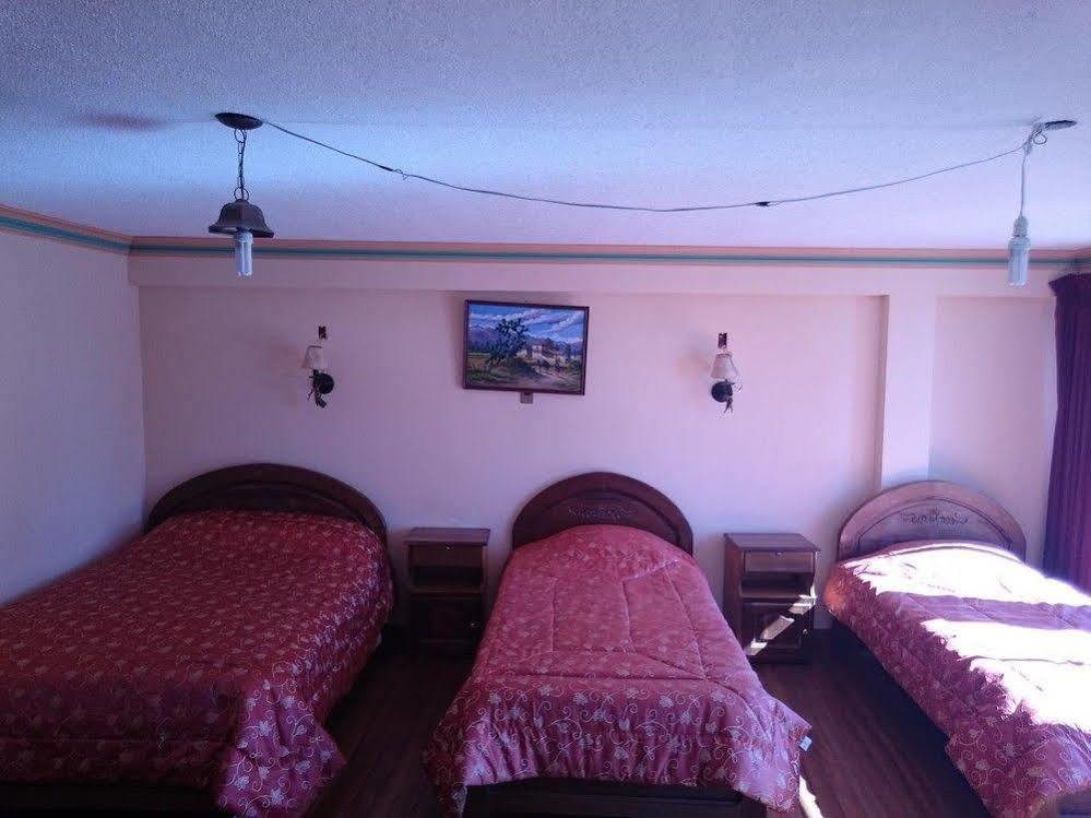 Hostal Real Los Andes Del Lago โกปากาบานา ภายนอก รูปภาพ