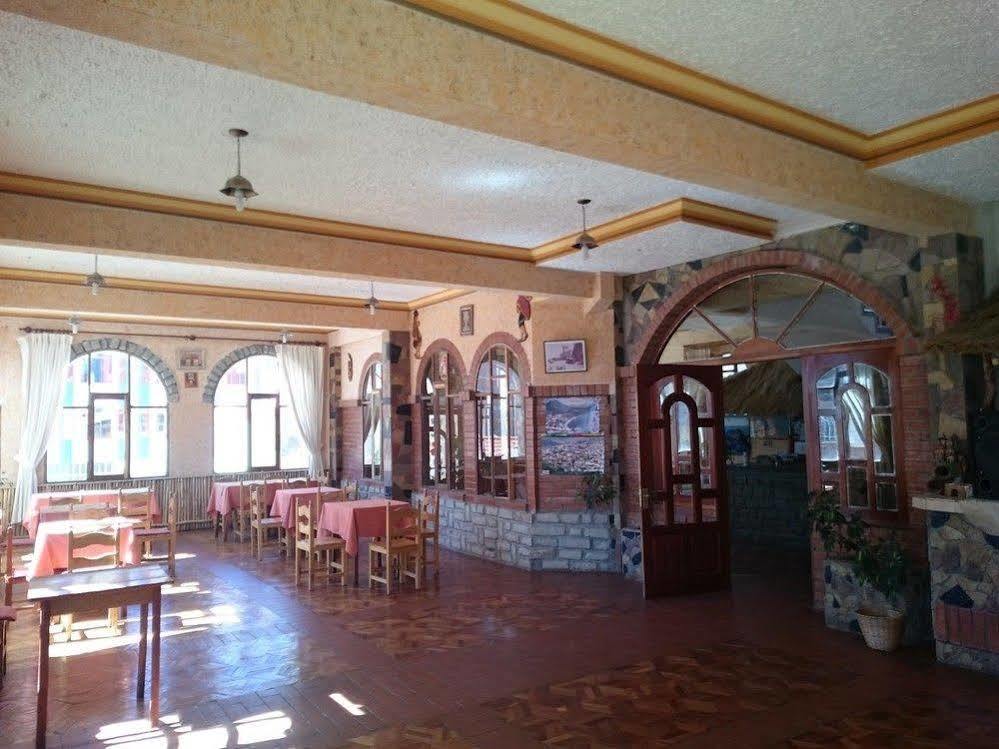 Hostal Real Los Andes Del Lago โกปากาบานา ภายนอก รูปภาพ
