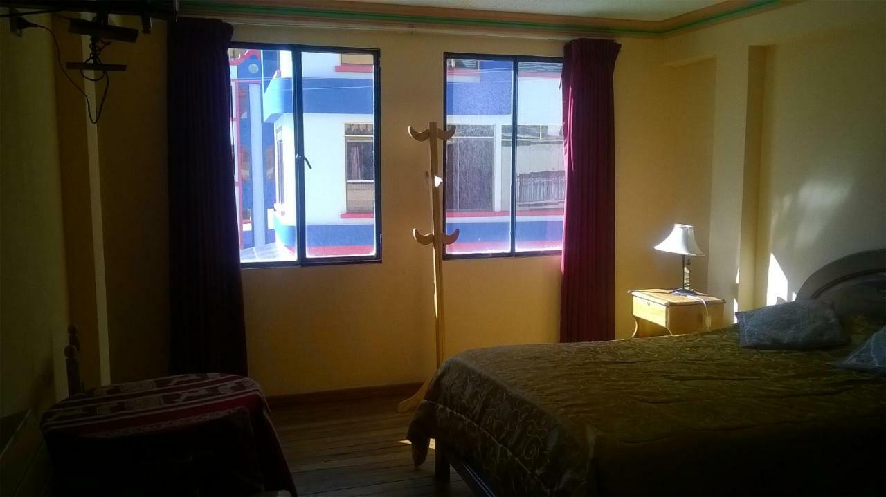 Hostal Real Los Andes Del Lago โกปากาบานา ภายนอก รูปภาพ