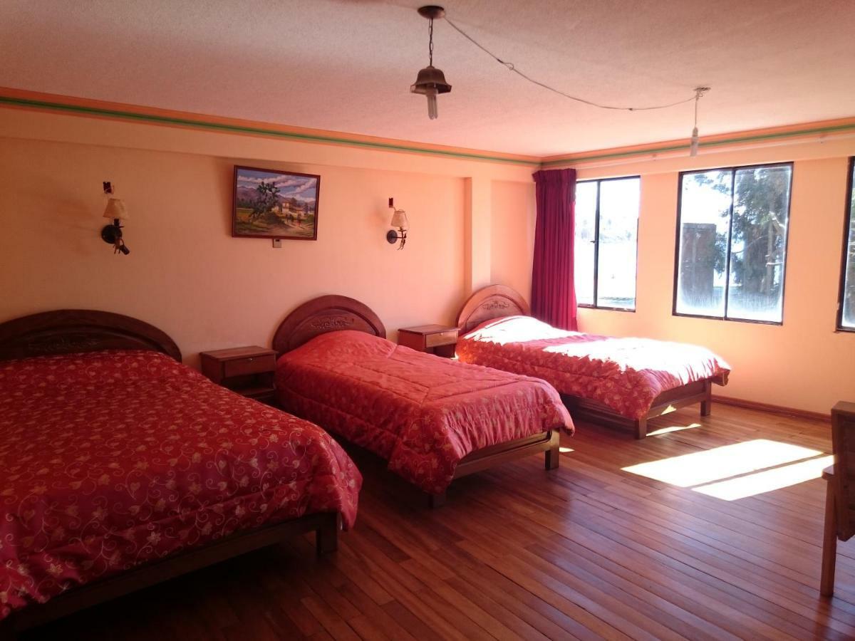 Hostal Real Los Andes Del Lago โกปากาบานา ภายนอก รูปภาพ